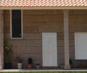 puertas aluminio en fachadas